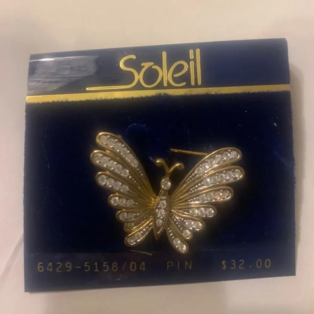 SOLEIL Vintage Butterfly MONET Gold Tone Rhinestone Crystals Brooch